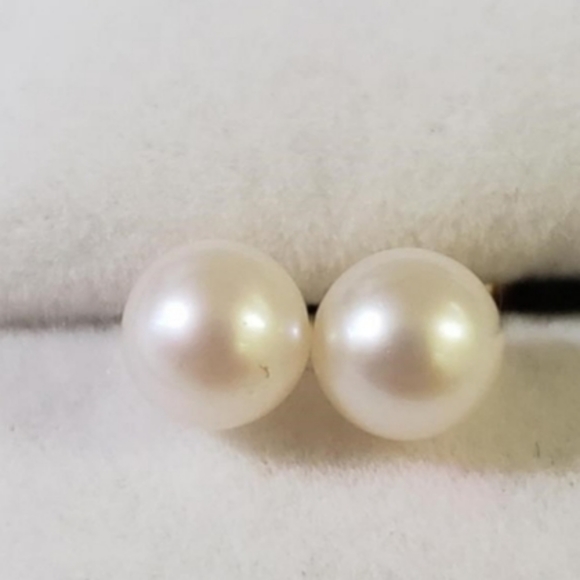 Silver Pearl Earrings- Pierced NEW FINAL PRICE - Picture 2 of 10
